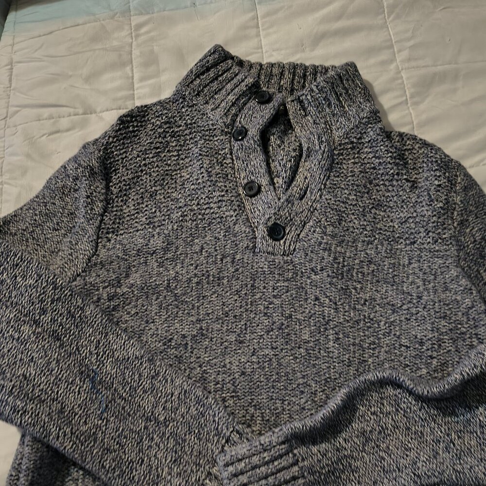 Men's banana Republic sweater.